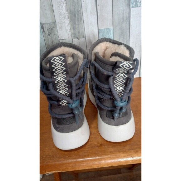 Ugg Classic Boom Suede Gray Boots Size 6 Women's Faux Fur Lining Comfortable - Picture 2 of 11